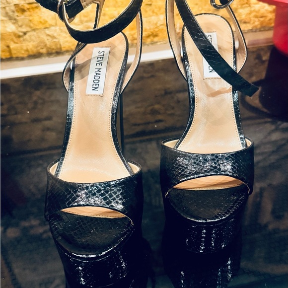 Steve Madden Black Textured Platform Sandals - Picture 2 of 7